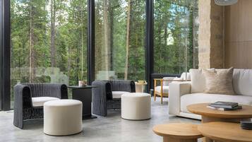 Smart TV, fireplace, video games, table tennis