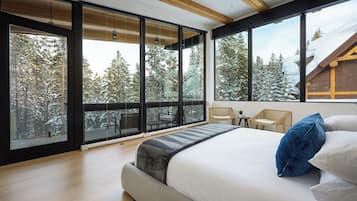 4 bedrooms, desk, iron/ironing board, travel crib