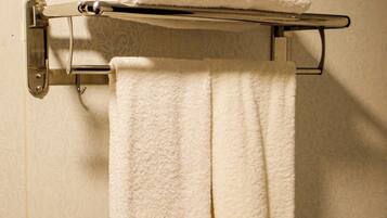 Deluxe Triple Room | Bathroom | Slippers