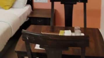 Deluxe Double Room | In-room dining