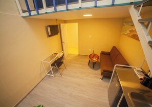 Deluxe Room | Living area | TV - JM GUESTHOUSE  (Santo Domingo)