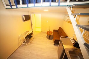 Phòng Deluxe | Khu phòng khách | TV 