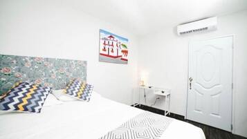 Phòng Deluxe | 1 phòng ngủ, bàn, khu vực làm việc phù hợp cho laptop