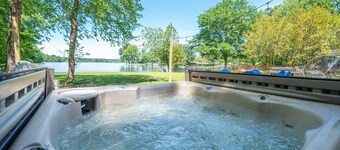Lakeside Haven with Hot Tub