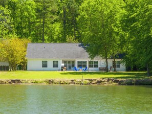 Exterior - Lakeside Haven with Hot Tub by StayLage (Hot Springs)
