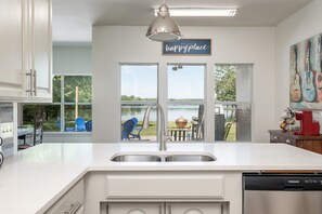 Fridge, microwave, oven, stovetop - Lakeside Haven with Hot Tub by StayLage (Hot Springs)