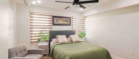 1 soverom, skrivebord, strykejern/-brett og wi-fi