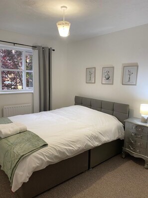 4 Schlafzimmer, Bügeleisen/Bügelbrett, WLAN, Bettwäsche
