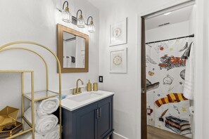 مجففات شعر، مراحيض شطف، مناشف، صابون