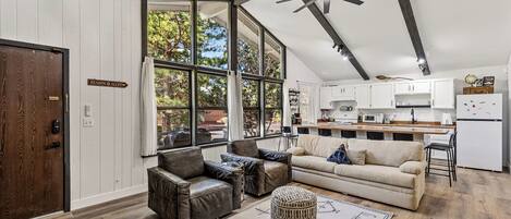 Smart TV, videojuegos, futbolito y tenis de mesa