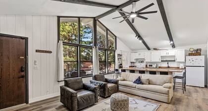 Harry Potters Hideaway-Walking distance to everything! Golf, food, coffee shops