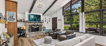 Harry Potters Hideaway-Walking distance to everything! Golf, food, coffee shops 