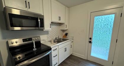 Newly renovated 2-bedroom house in lovely downtown Elizabethtown on quiet street