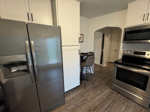 Newly renovated 2-bedroom house in lovely downtown Elizabethtown on quiet street