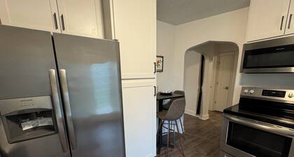 Newly renovated 2-bedroom house in lovely downtown Elizabethtown on quiet street
