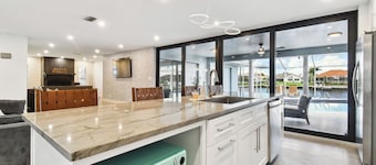 Waterfront, heated Pool, kayaks, Game room, fishing