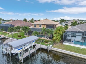 Exterior - Stunning Tropical Oasis - Gulf Access, Kayaks, Padddleboards, Bikes, Tiki - Villa Ancora - Roelens (Cape Coral)