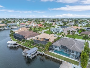Exterior - Stunning Tropical Oasis - Gulf Access, Kayaks, Padddleboards, Bikes, Tiki - Villa Ancora - Roelens (Cape Coral)