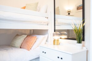 2 bedrooms, iron/ironing board, free WiFi, bed sheets - Northern Hideaways, Castle View (Bellingham)
