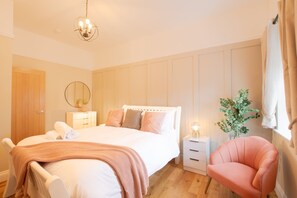 2 Schlafzimmer, Bügeleisen/Bügelbrett, Reisekinderbett, kostenloses WLAN