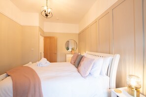 2 bedrooms, iron/ironing board, travel cot, free WiFi - Northern Hideaways Eider Cottage (Seahouses)