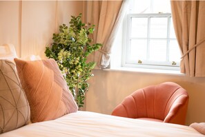 2 bedrooms, iron/ironing board, travel cot, free WiFi