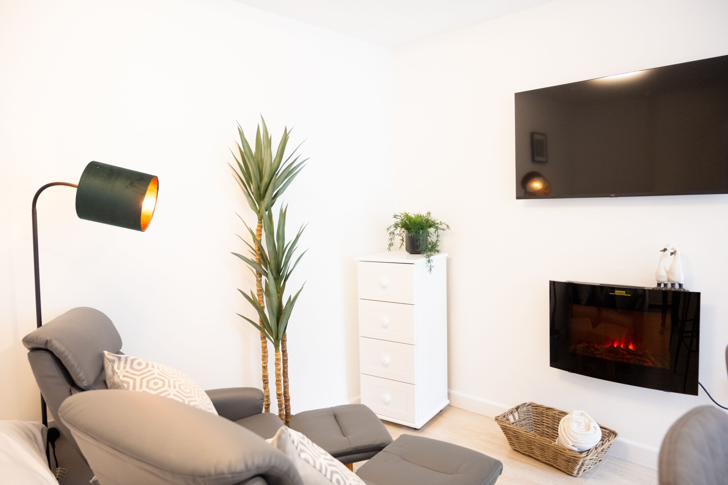 TV, fireplace, stereo