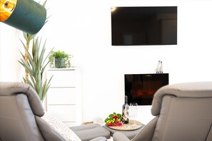TV, fireplace, stereo