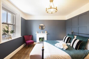 2 bedrooms, travel cot, free WiFi, bed sheets