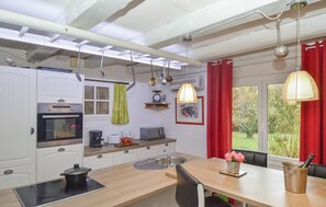 Fridge, oven, dishwasher