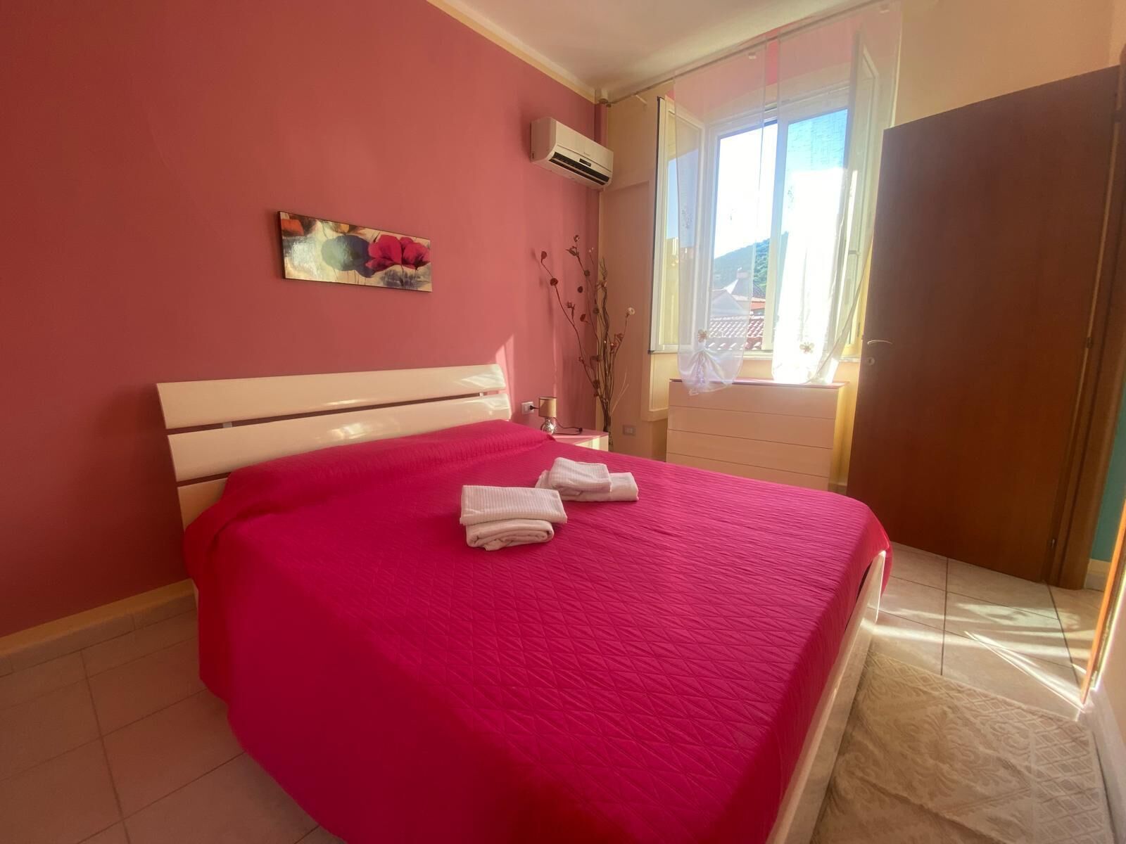 2 bedrooms, iron/ironing board, bed sheets