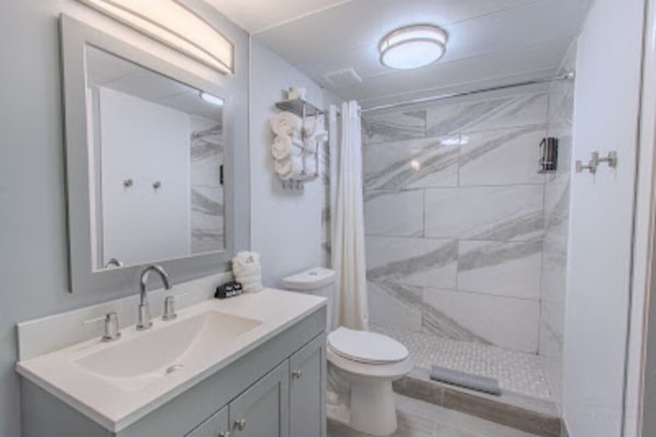 Combined shower/tub, hair dryer, towels, soap