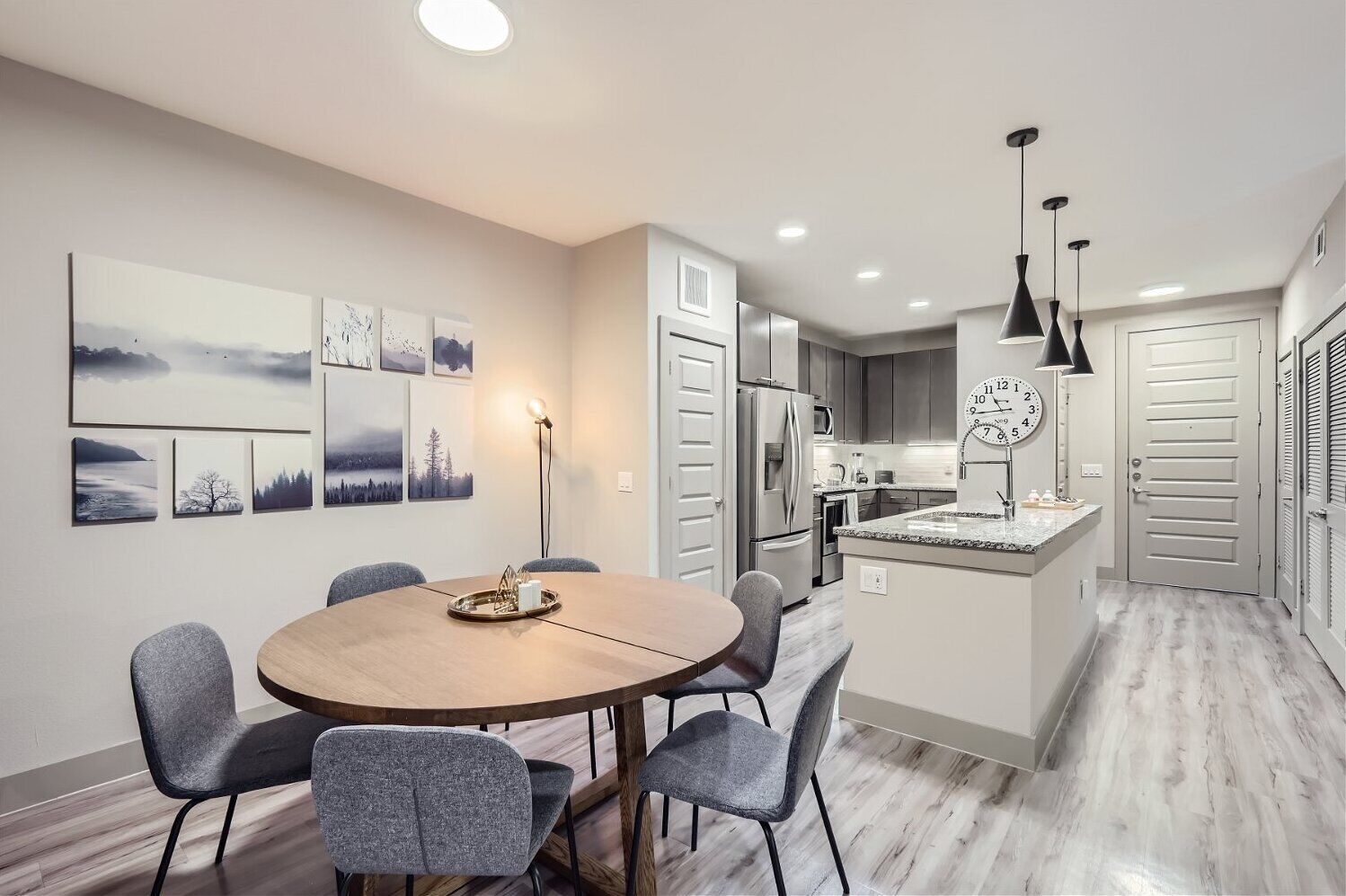 Luksushuoneisto, 2 makuuhuonetta, keittiö, näköala puutarhaan | Oleskelualue | Pöytätennispöytä, tietokoneen näyttö, tulostin