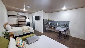 Premium bedding, in-room safe, desk, laptop workspace