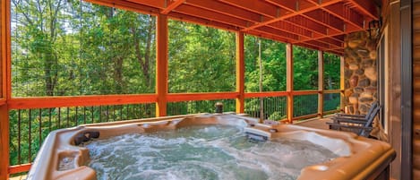 Outdoor spa tub