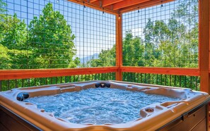 Bañera de hidromasaje al aire libre
