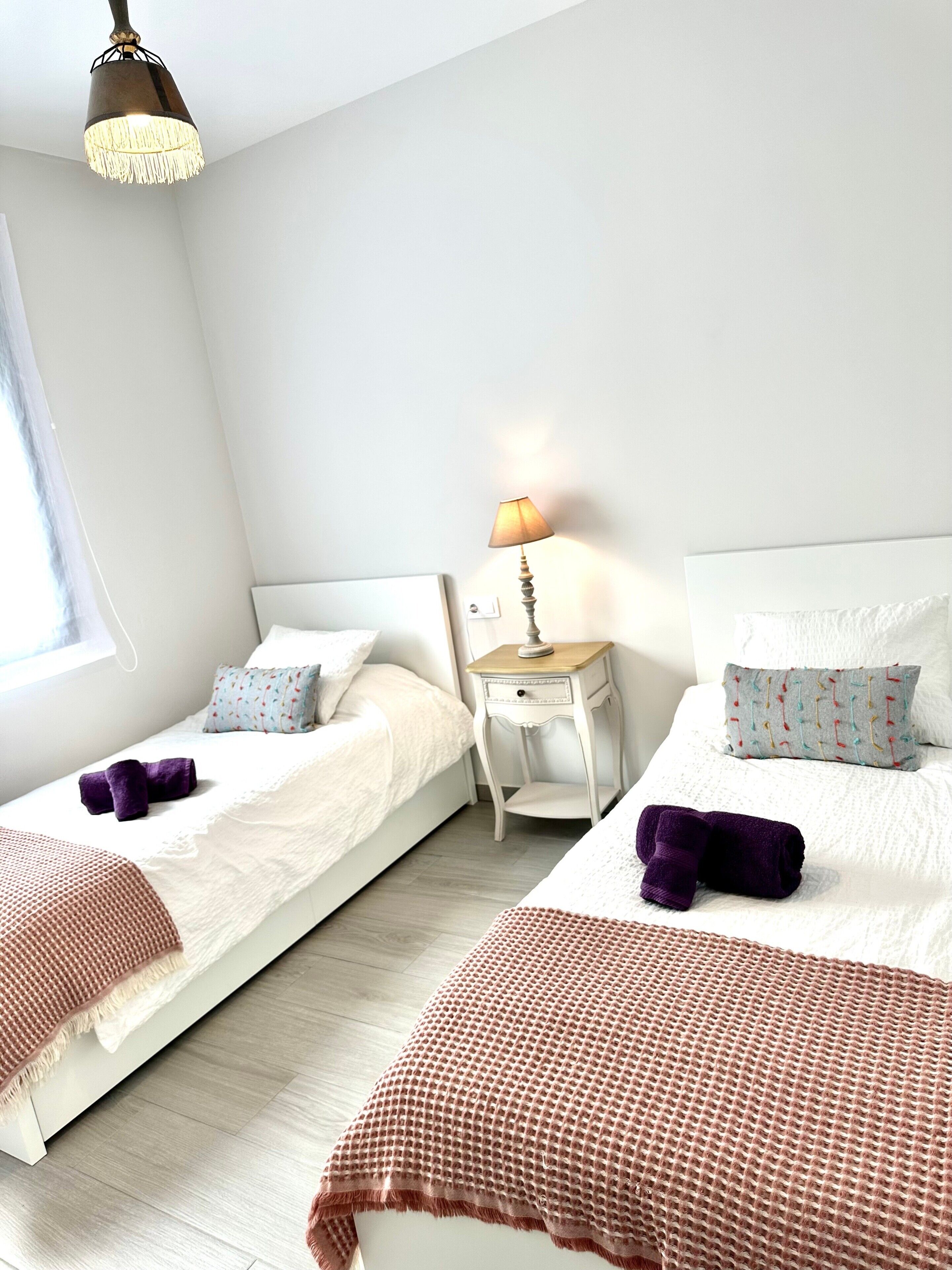 4 slaapkamers, een strijkplank/strijkijzer, gratis wifi, beddengoed