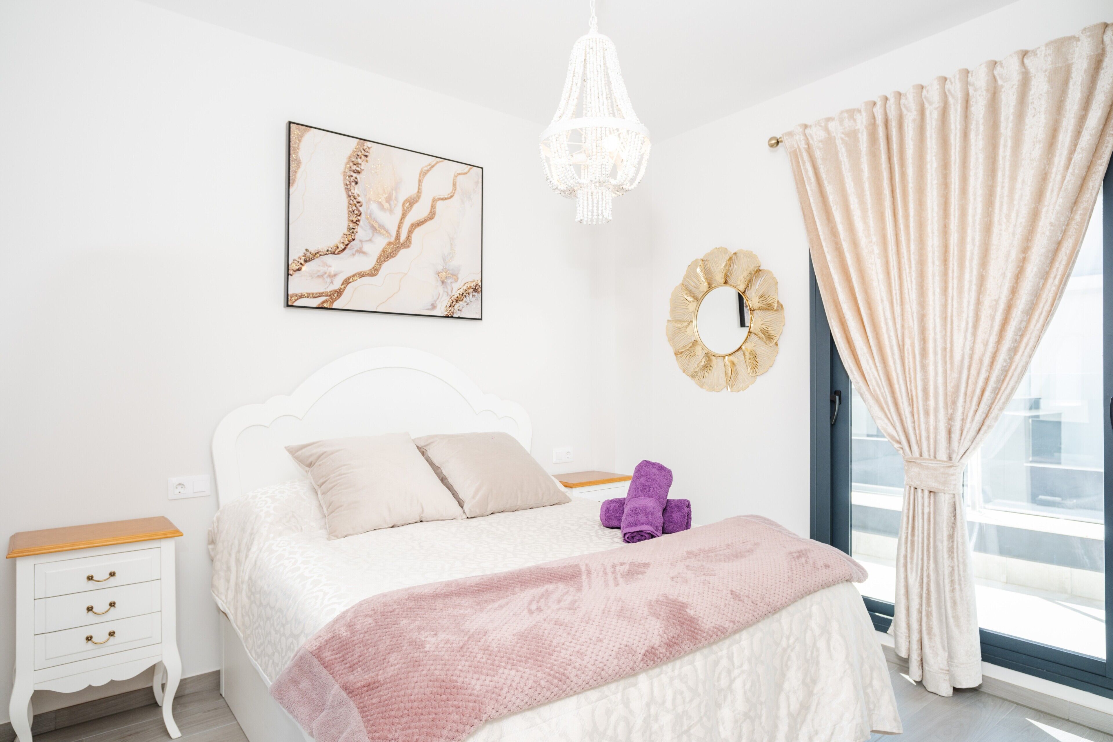 4 slaapkamers, een strijkplank/strijkijzer, gratis wifi, beddengoed