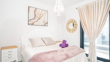 4 slaapkamers, een strijkplank/strijkijzer, gratis wifi, beddengoed