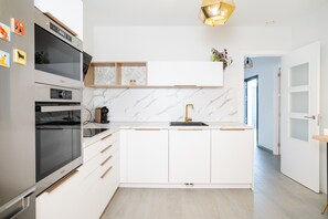 Fridge, microwave, oven, stovetop