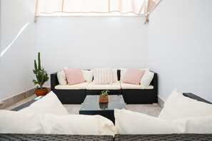 Interior - Casa Flor del Rocío: Modern Comfort near Seville with Wi-Fi and Parking (La Rinconada)