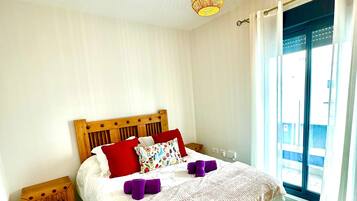 4 bedrooms, iron/ironing board, free WiFi, bed sheets