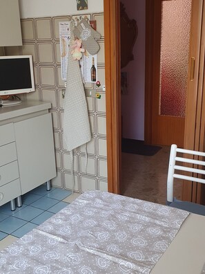 1 slaapkamer, een strijkplank/strijkijzer, gratis wifi, beddengoed
