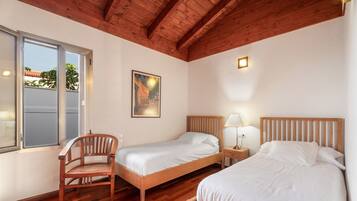 3 habitaciones, tabla de planchar con plancha y wifi gratis