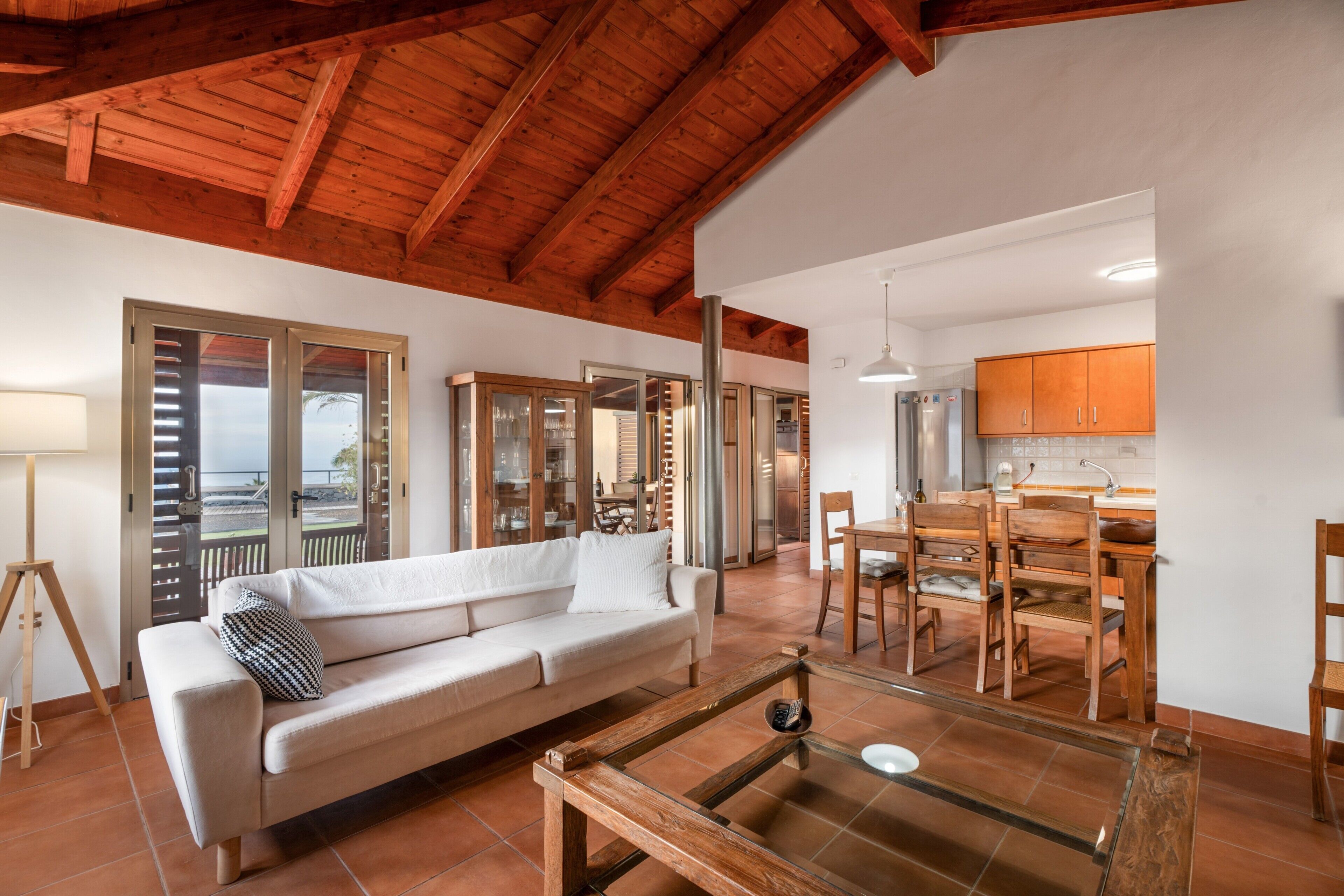 Fernseher, DVD-Player, Stereoanlage