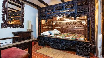 3 bedrooms, iron/ironing board, bed sheets