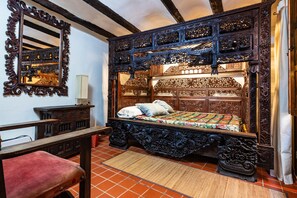 3 bedrooms, iron/ironing board, bed sheets