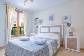 3 chambres, fer et planche à repasser, Wi-Fi gratuit, draps fournis