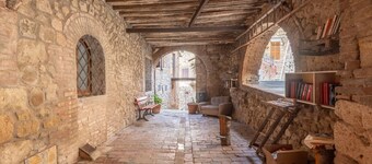 Apartment 'Sotto Gli Archi' with Mountain View