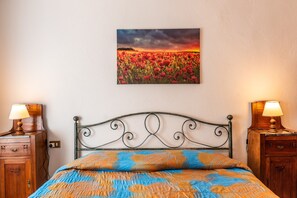 2 bedrooms, bed sheets - Apartment 'Sotto Gli Archi' with Mountain View (Civitella Paganico)